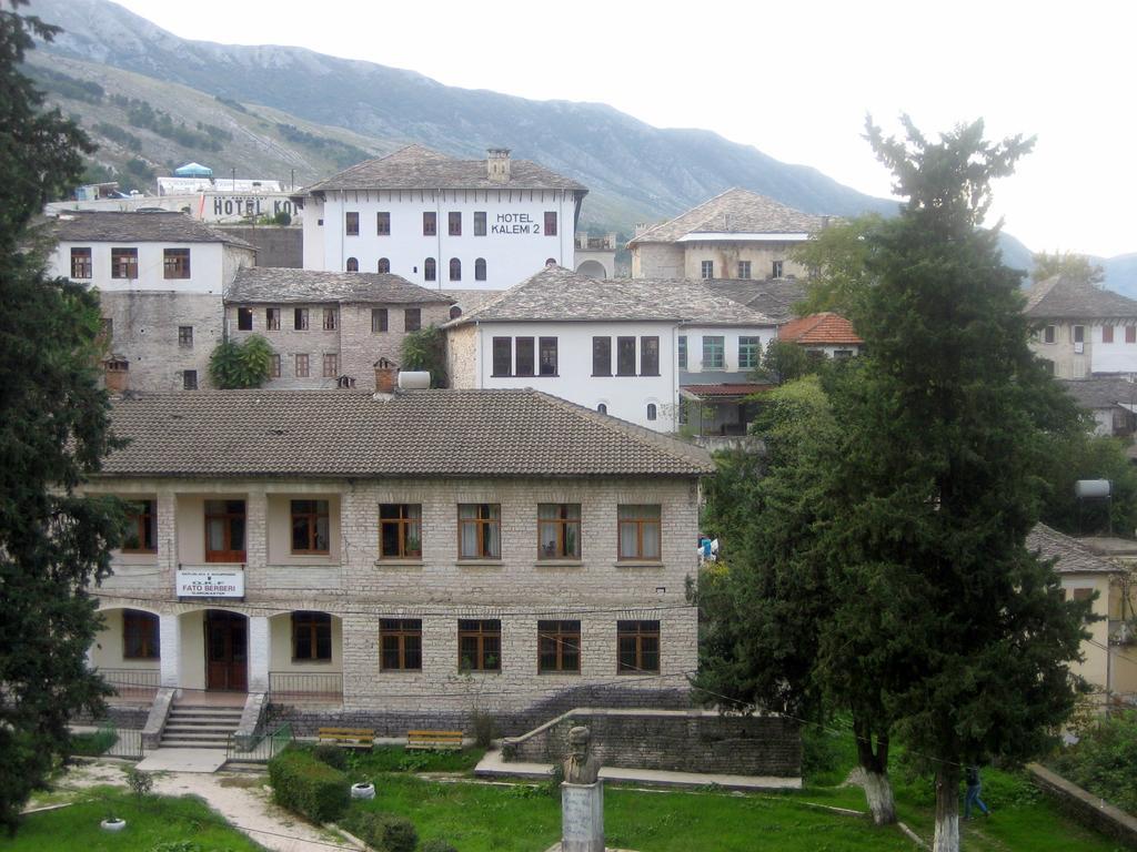 Stone City Hostel Gjirokastër Exterior foto